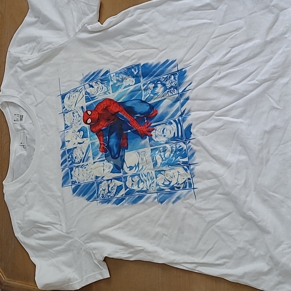 Marvel Spider-Man Tee Shirt Ladies Size Large NEW